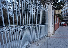 Parque de la Huerta de guadián cerrado por el viento.
