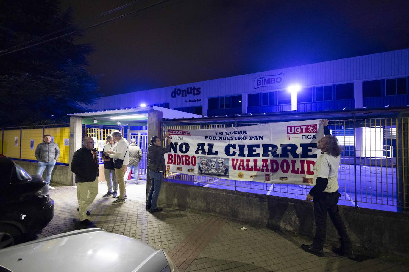 Los trabajadores de Bimbo inician la huelga a las puertas de la fábrica