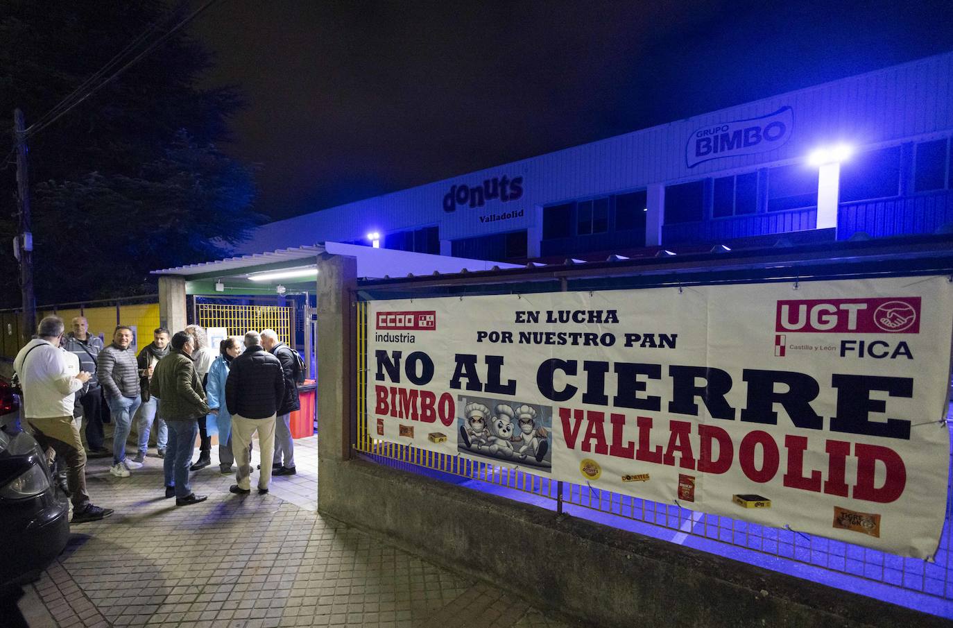 Los trabajadores de Bimbo inician la huelga a las puertas de la fábrica