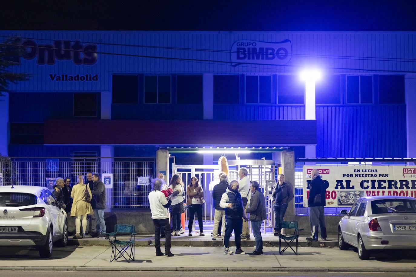 Los trabajadores de Bimbo inician la huelga a las puertas de la fábrica