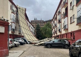 Tejado arrancado de cuajo en la calle Recondo.