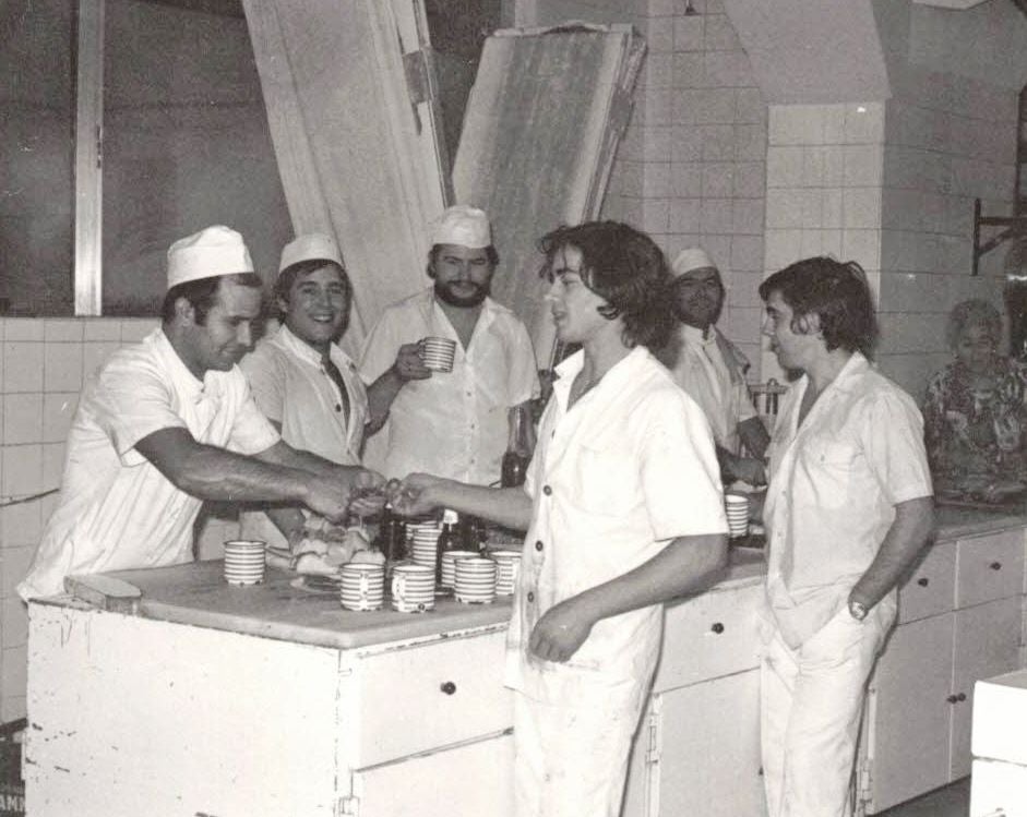 Imagen secundaria 1 - El maestro pastelero vallisoletano que inventó la tarta aniversario