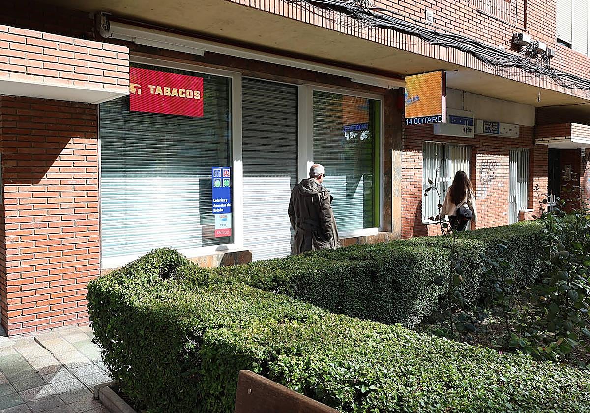 Despacho vendedor de loterías de la avenida de los Reyes Católicos.