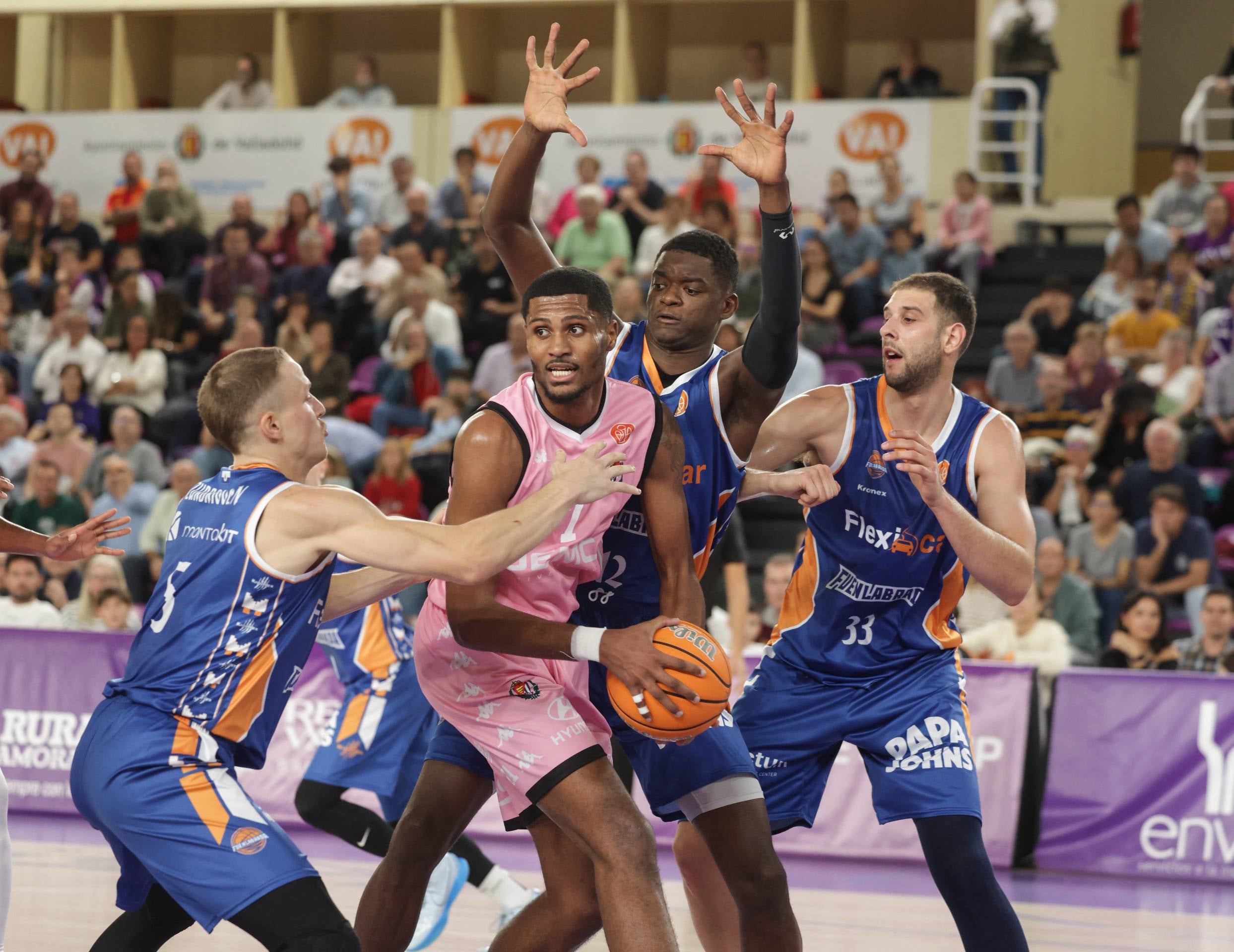 La derrota del UEMC Real Valladolid Baloncesto ante Fuenlabrada, en imágenes