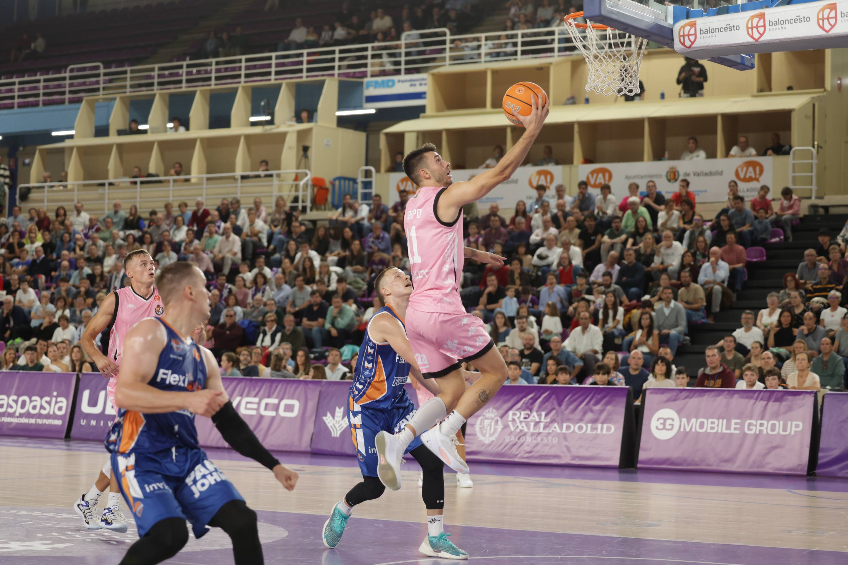 La derrota del UEMC Real Valladolid Baloncesto ante Fuenlabrada, en imágenes