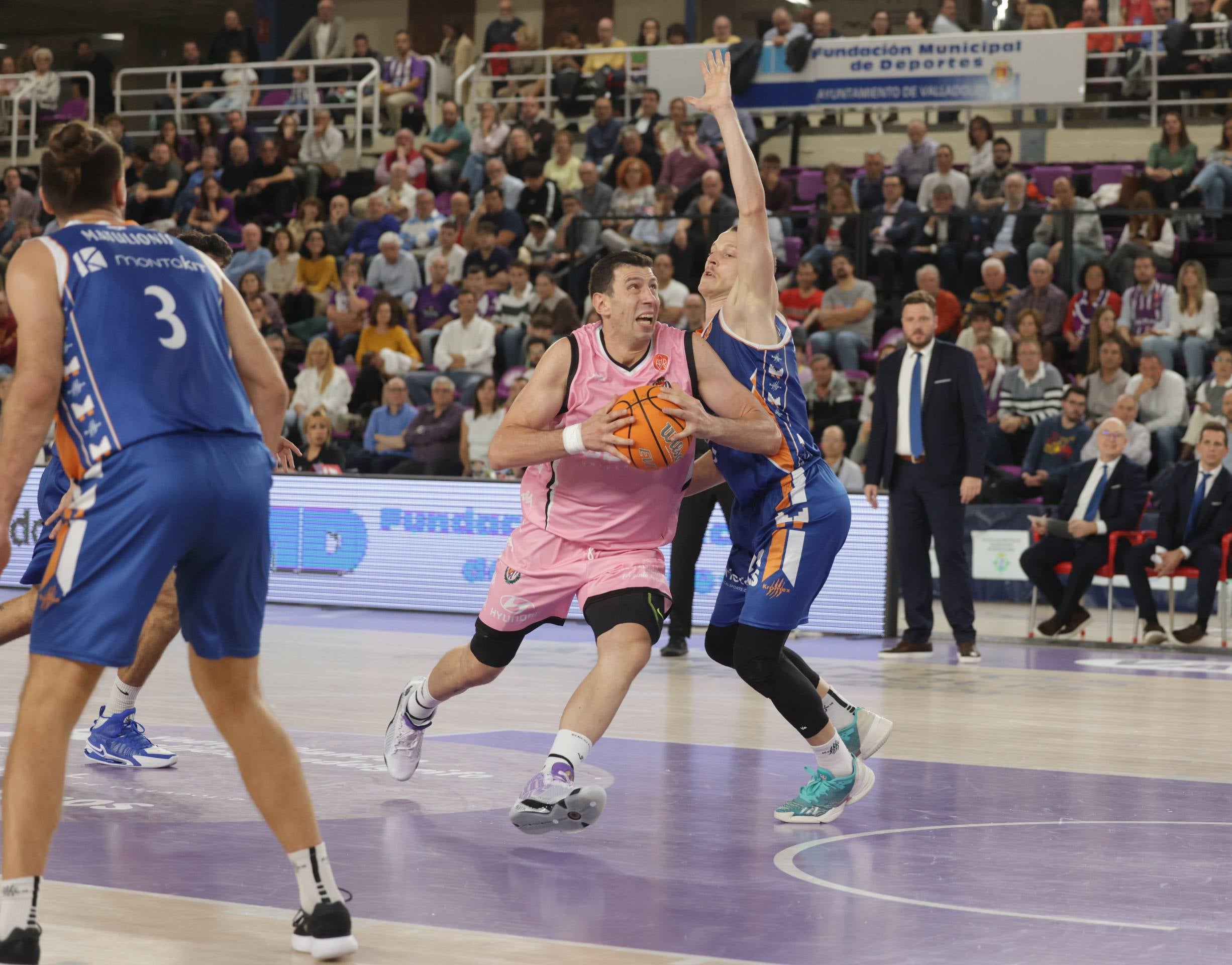 La derrota del UEMC Real Valladolid Baloncesto ante Fuenlabrada, en imágenes