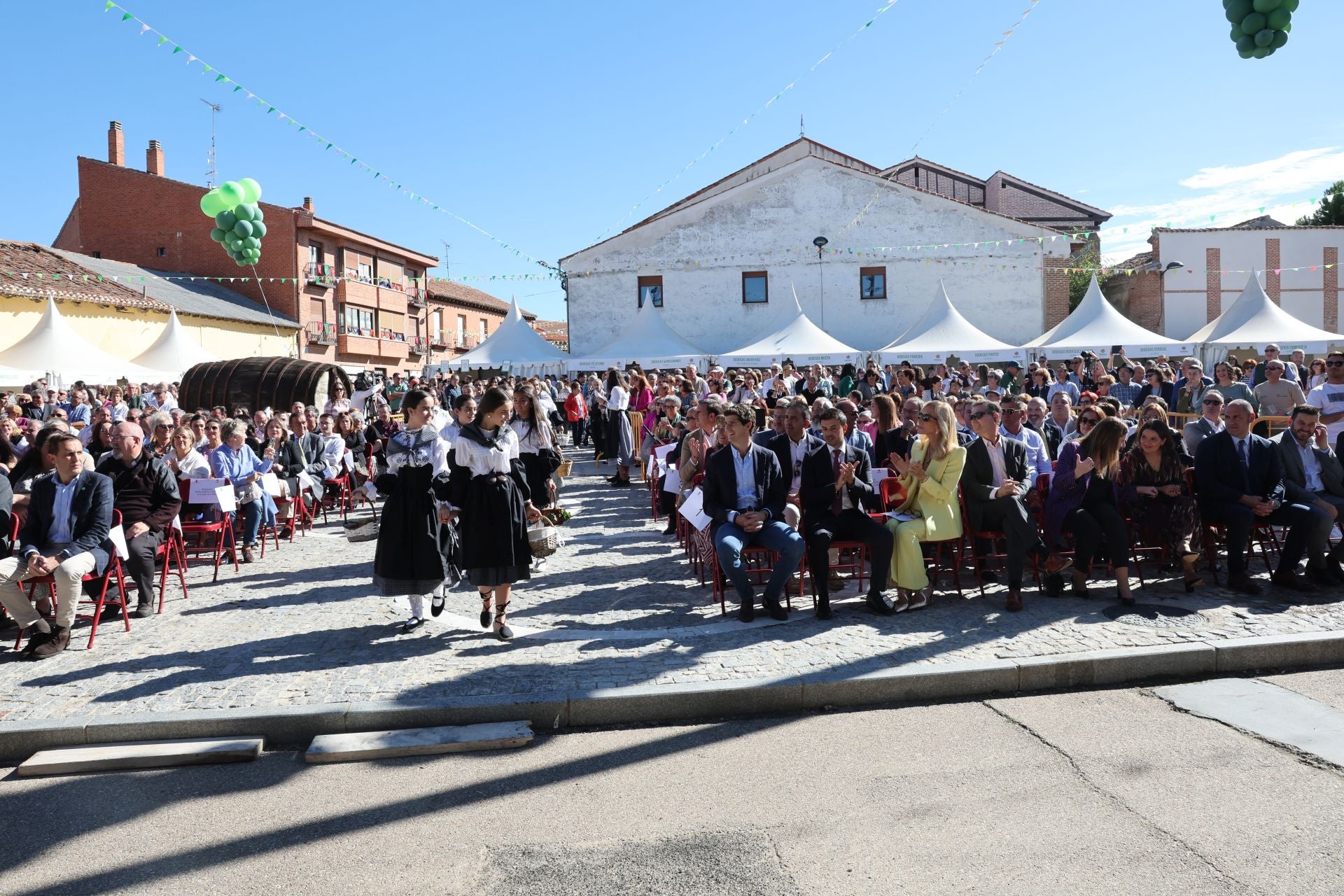 El pregón de Carmen Lomana en Rueda, en imágenes