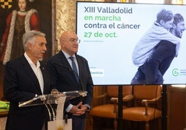 El presidente de la AECC en Valladolid, Artemio Domínguez, presenta junta al alcalde Jesús Julio Carnero la Marcha contra el Cáncer del próximo 27 de octubre