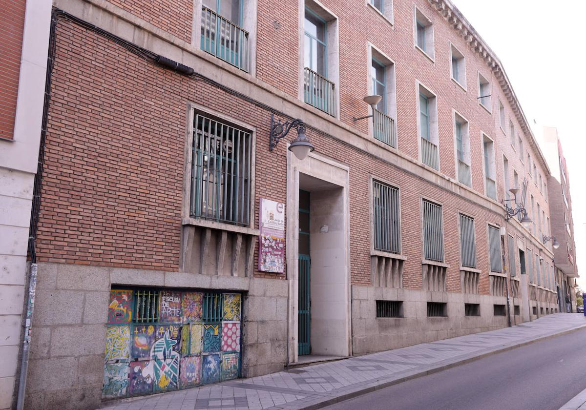 Edificio de la antigua Escuela de Arte, en la calle Leopoldo Cano.