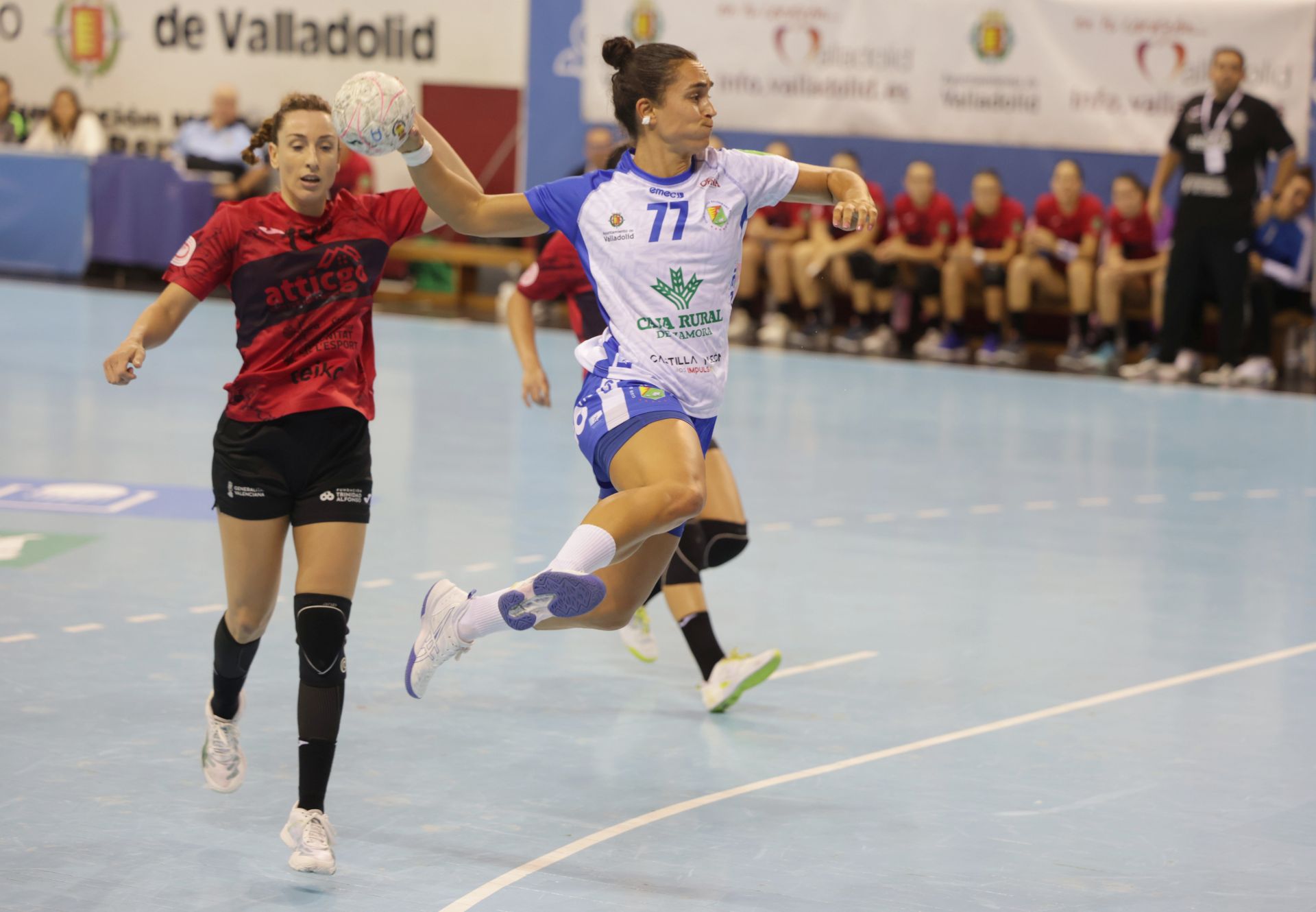 Amaia González de Garibay se eleva, en el choque ante el KHF Ferizaj kosovar.