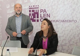 El concejal de Hacienda, Carlos Hernández, junto a la alcaldesa de Palencia, Miriam Andrés.