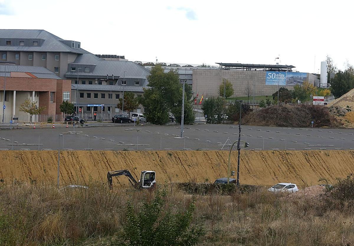 Obras de urbanización en el entorno de los terrenos en los que ampliará el Hospital General.