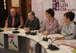 Ángel Iglesias, portavoz de Fecopa, Sergio Domínguez, y las concejalas Judith Castro y Marimar Rodríguez.