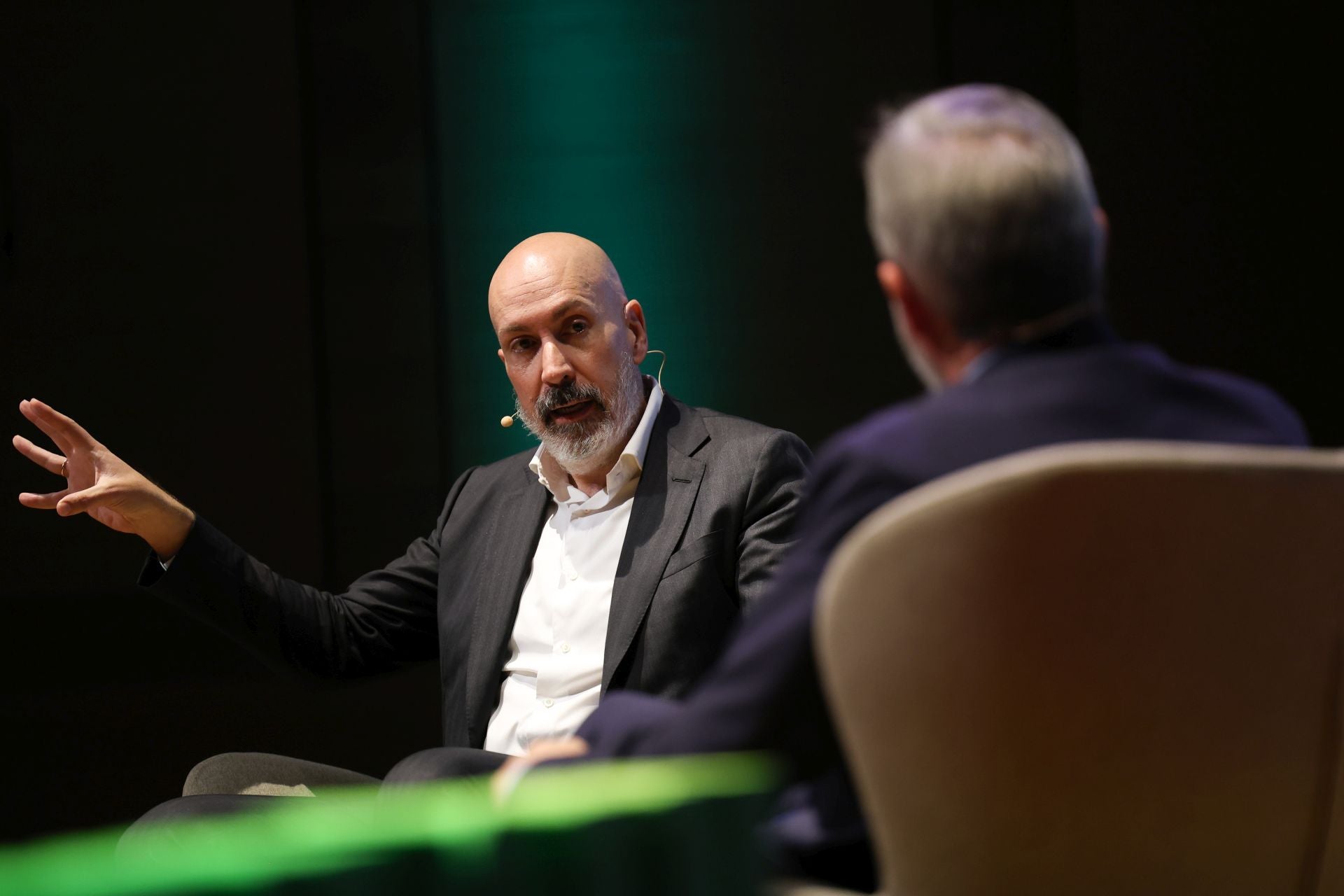 Nacho Cardero, director de El Confidencial, dialoga con Ángel Ortiz