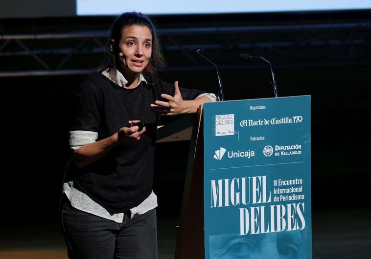 La fotoperiodista Anna Surinyach durante su ponencia