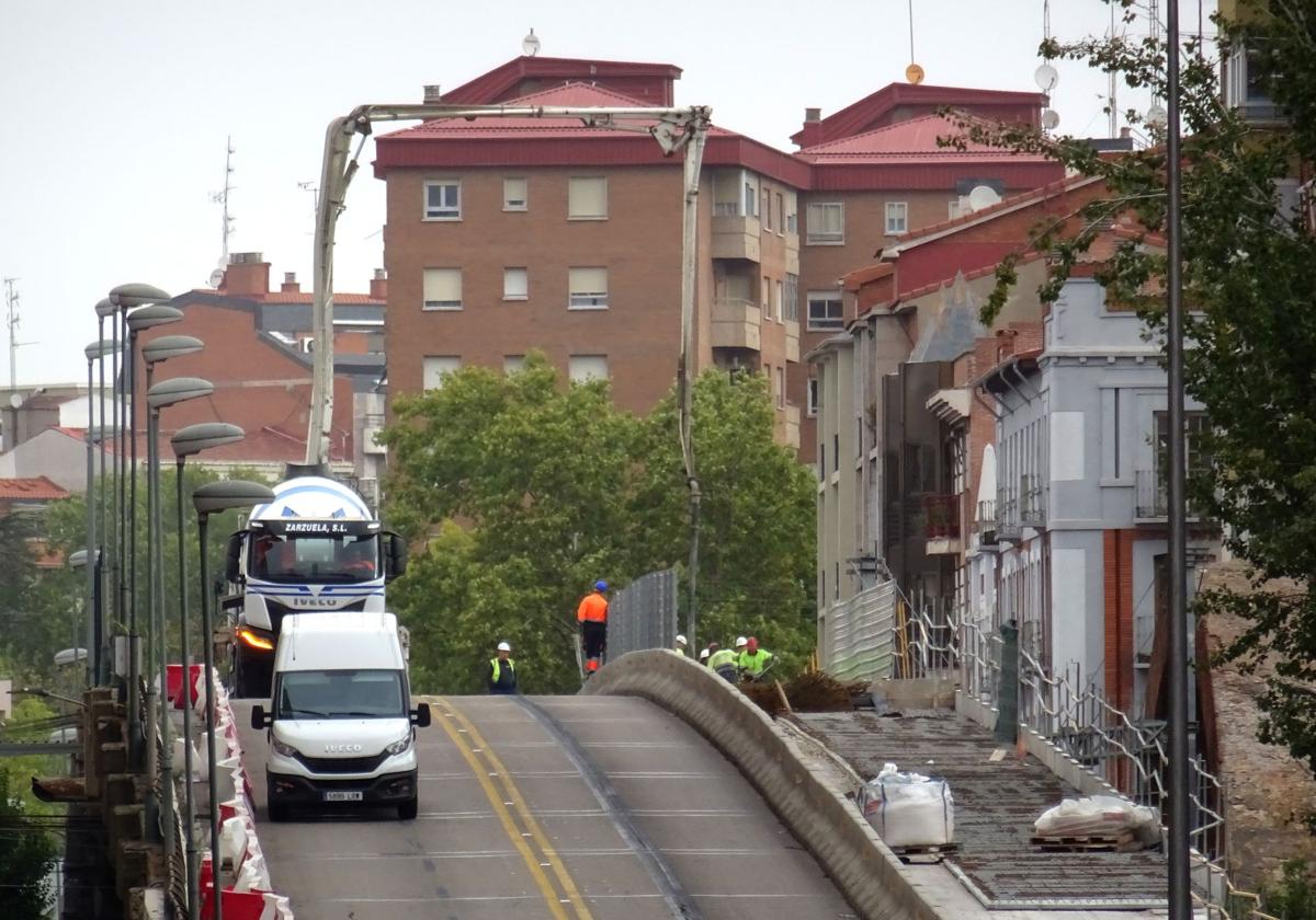 Obras del pasado 6 de octubre para asegurar el viaducto de Arco de Ladrillo y renovar los quitamiedos