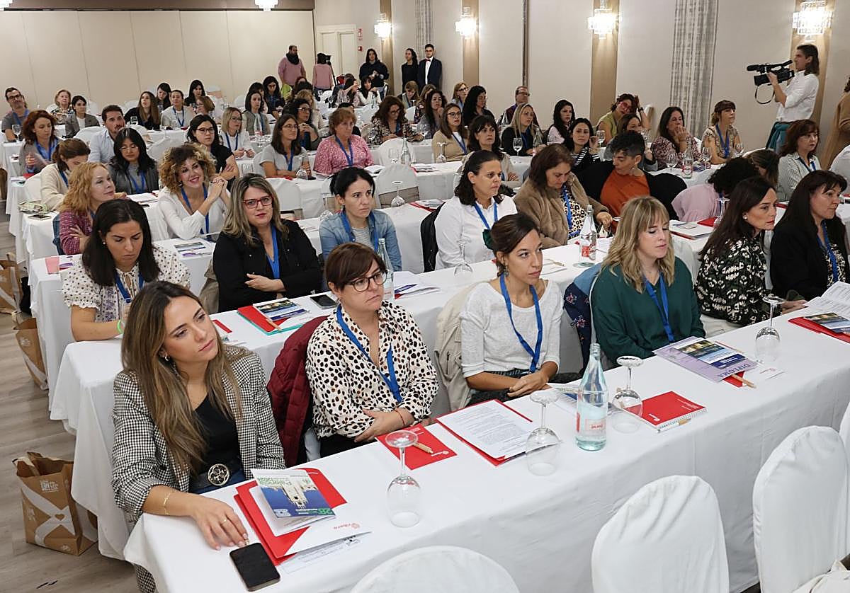 Participantes en el congreso, en una de las sesiones en el hotel Rey Sancho.