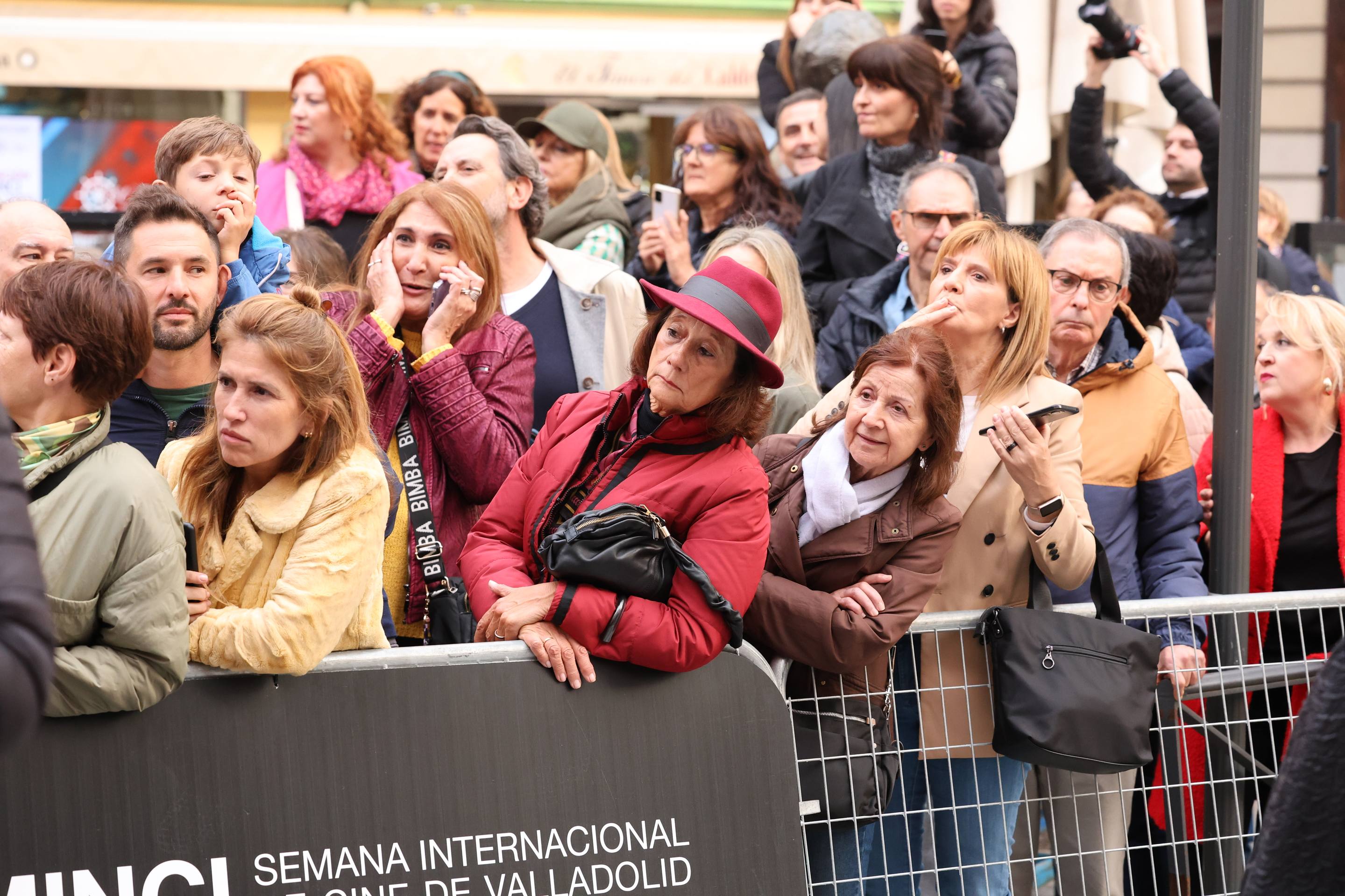 Expectación y nerviosismo para ver a los protagonistas de la Seminci 2024 sobre la alfombra roja