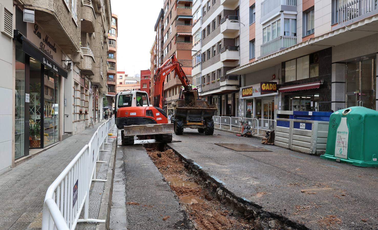 Las obras de la red de calor invaden el entorno de San Lázaro