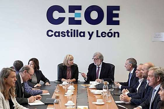 La patronal carga contra Yolanda Díez por querer «ponerse la medalla» de la reducción de jornada