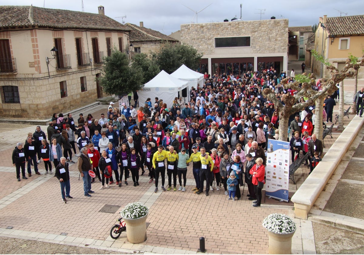 Los andarines en la salida de la marcha en la plaza en la Constitución