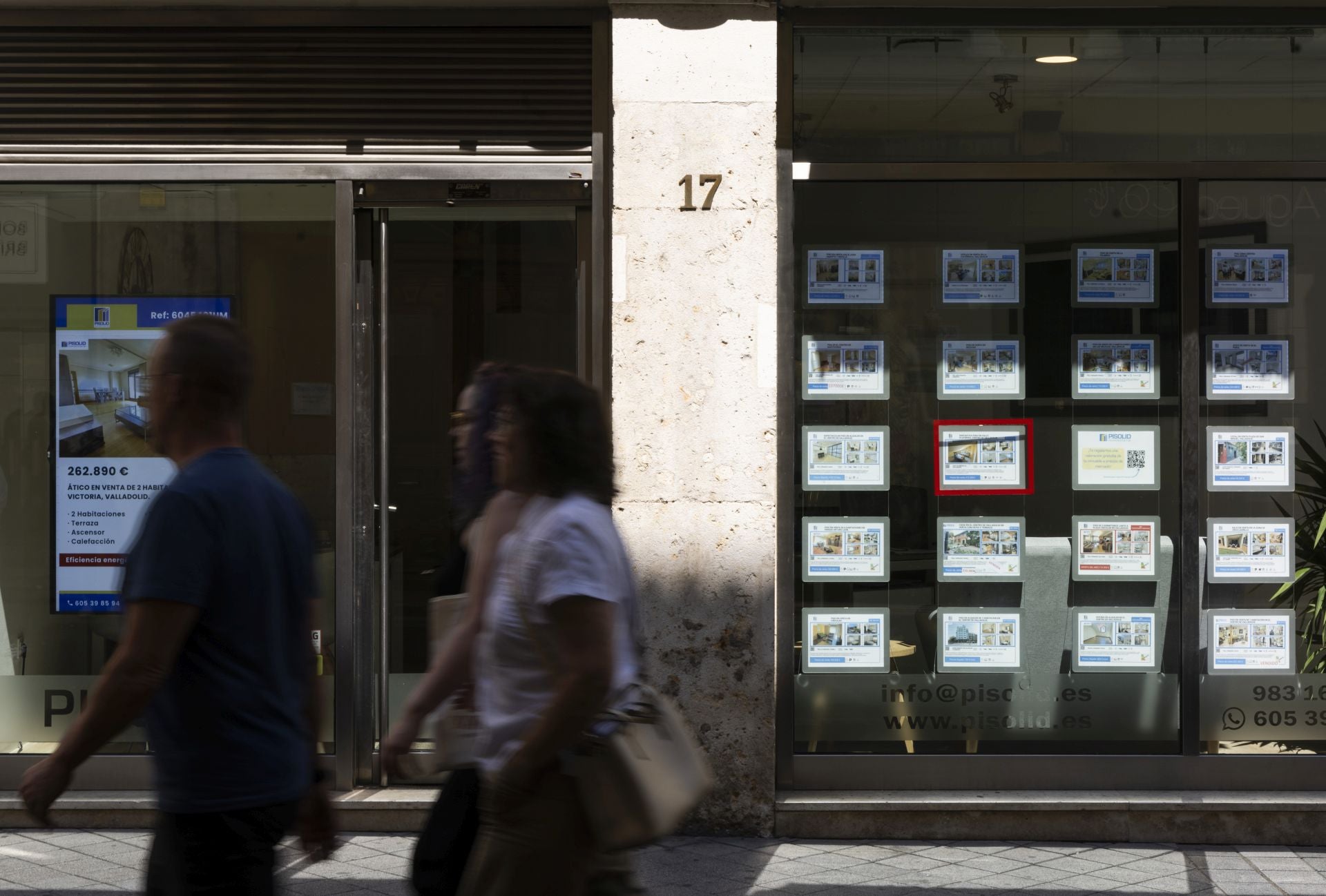 Escaparate de una inmobiliaria de Valladolid.