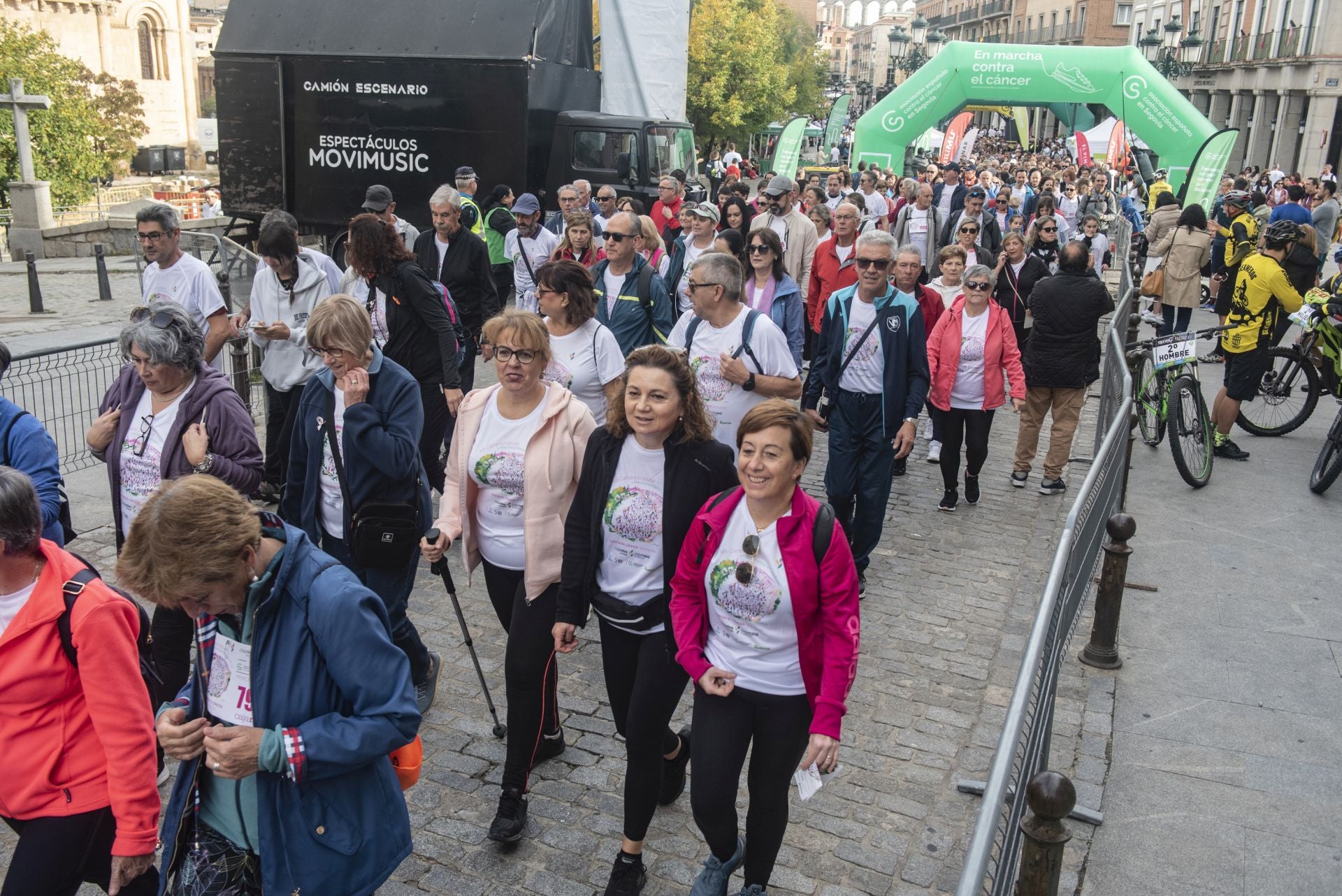 Fotografías de la marcha contra el cáncer de mama 2024