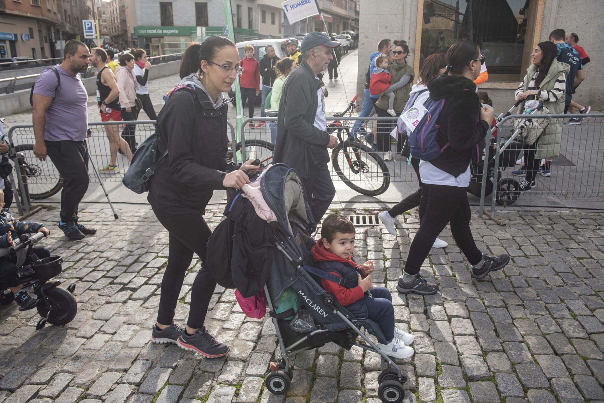 Fotografías de la marcha contra el cáncer de mama 2024