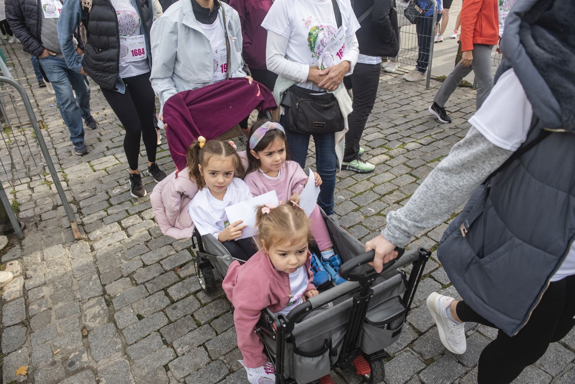 Fotografías de la marcha contra el cáncer de mama 2024