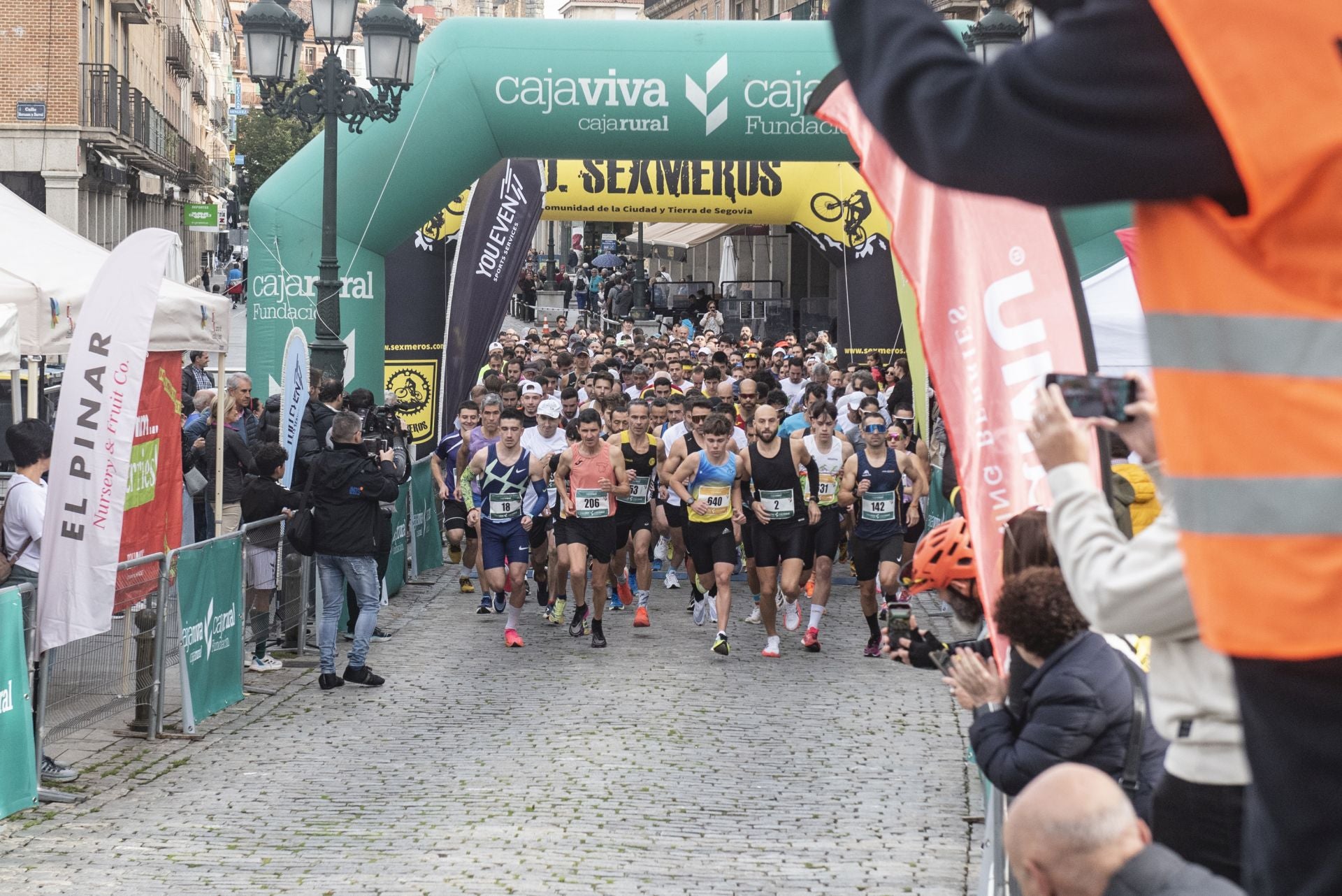 Fotografías de la marcha contra el cáncer de mama 2024