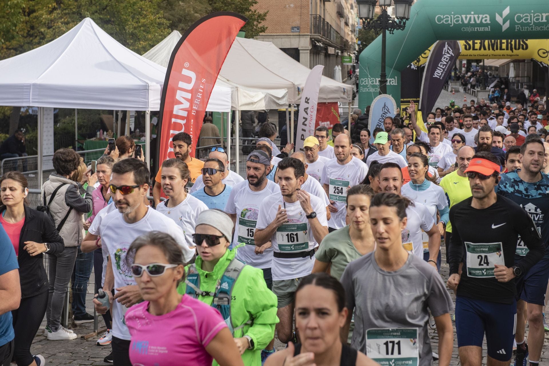 Fotografías de la marcha contra el cáncer de mama 2024