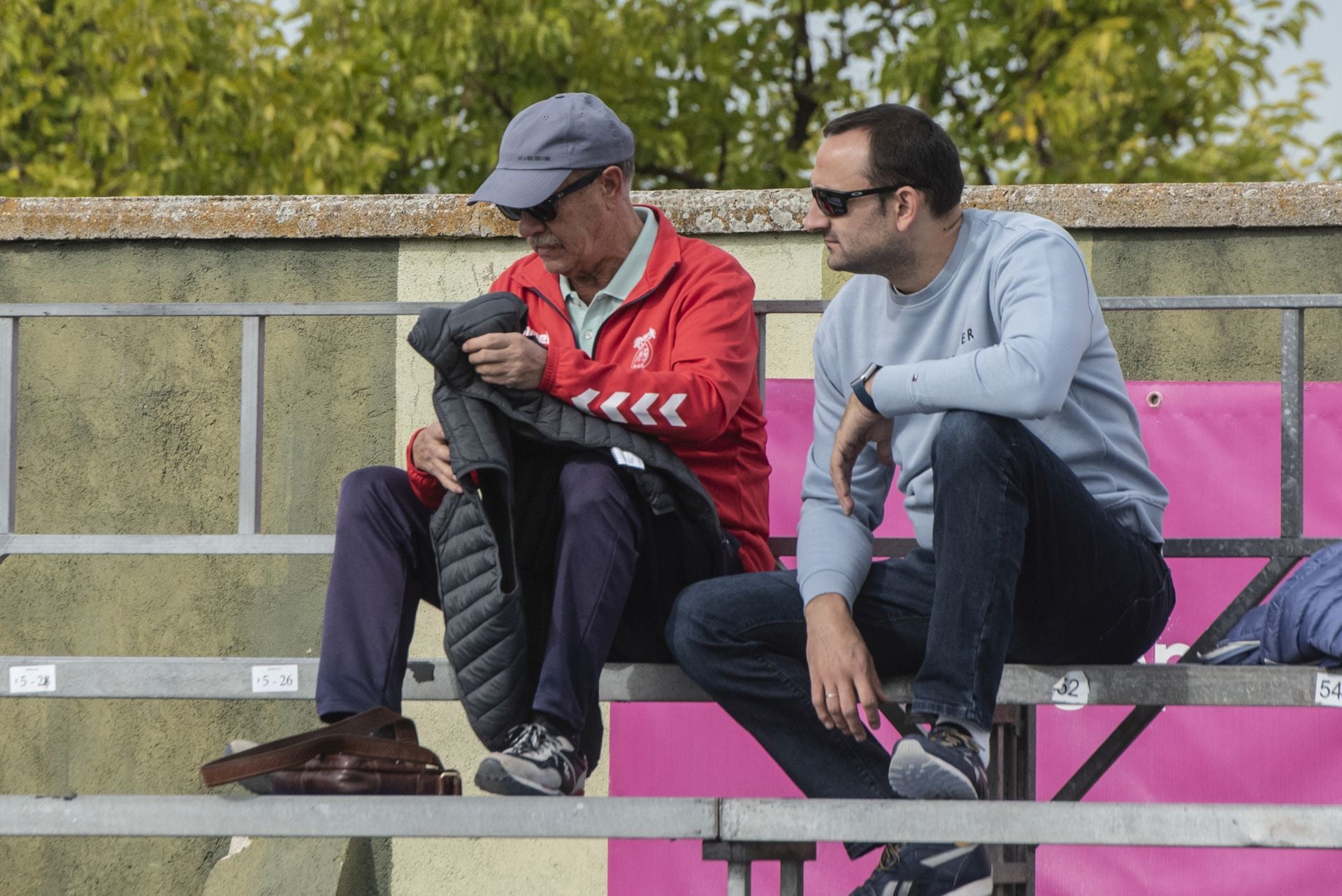 Búscate en las gradas de La Albuera durante el Segoviana vs Real Unión