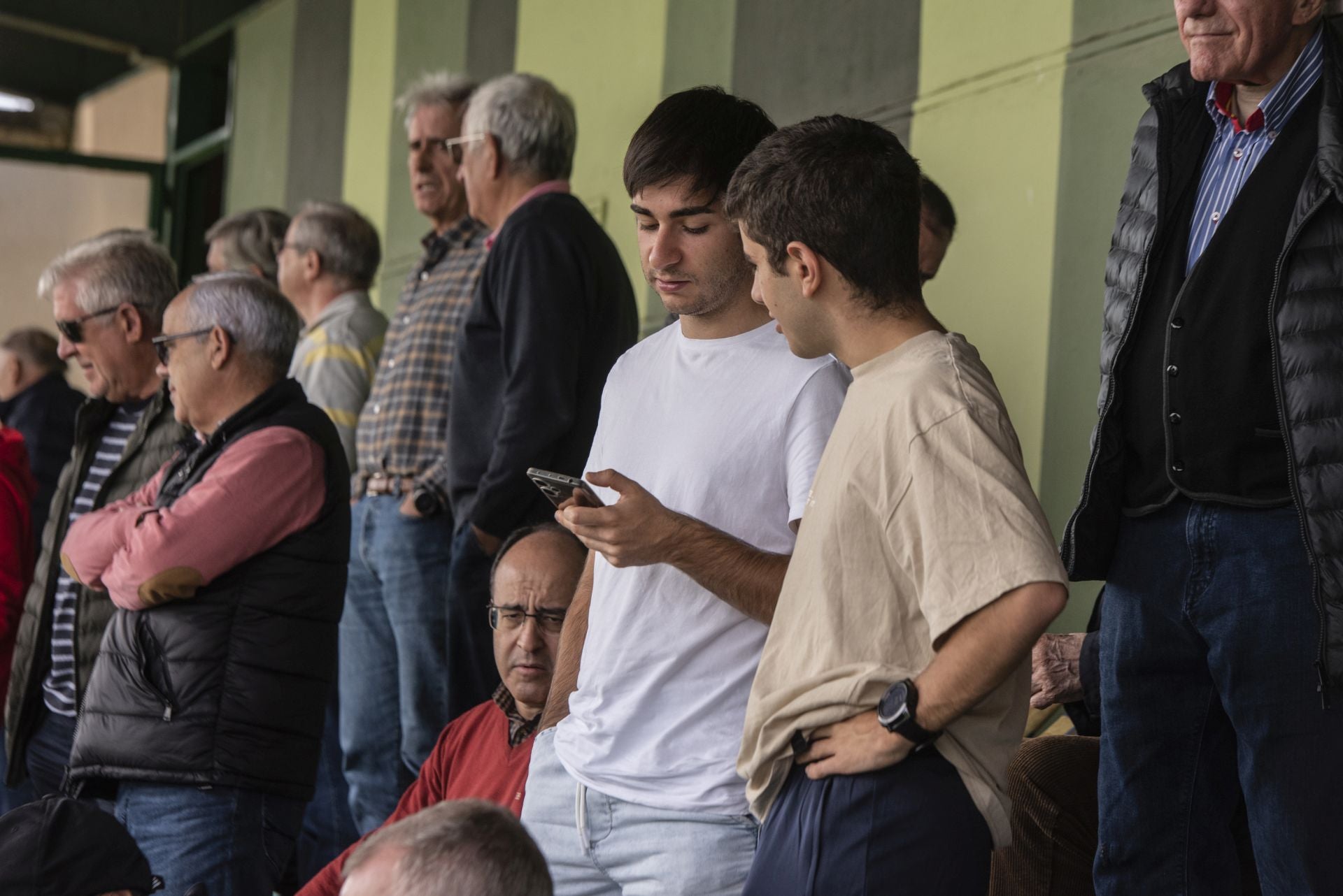 Búscate en las gradas de La Albuera durante el Segoviana vs Real Unión