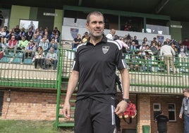 Ramsés Gil, en la banda, antes del duelo ante el Real Unión.