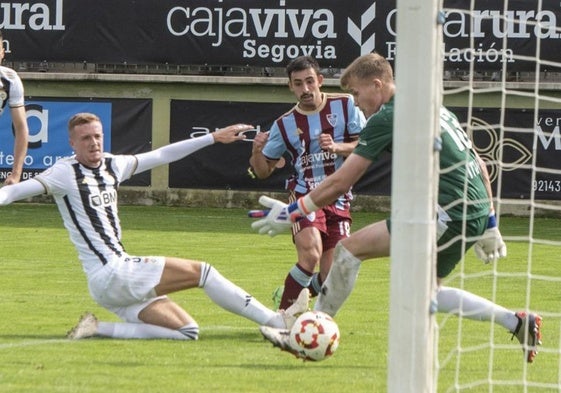 Davo bate a Wright para hacer el 3-0 ante el Real Unión.