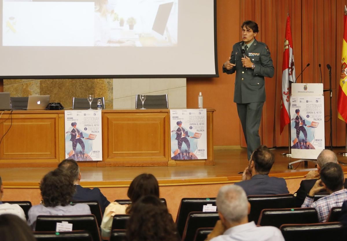 Ponencia del guardia civil Javier Castro en una edición anterior del Ciberday.