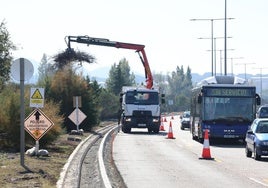 Obras de remodelación de la ronda interior a la altura de Las Flores.