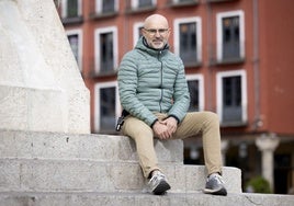 El criminólogo Antonio Cela. en la Plaza Mayor de Valladolid.