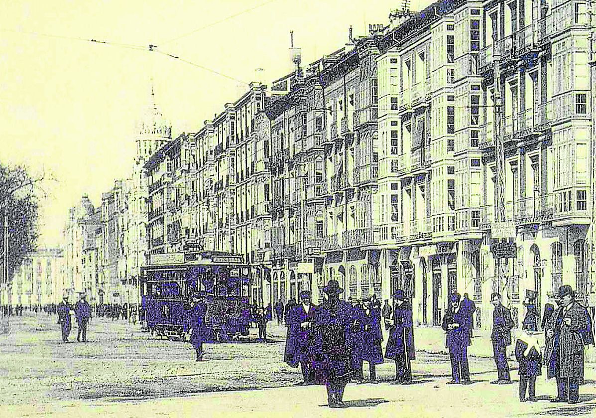 Tranvía eléctrico a principios del siglo XX en la Avenida de Alfonso XIII, hoy Acera de Recoletos.