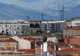 Vista panorámica de varios edificios de diferente antigüedad en el barrio de Comunidad Ciudad y Tierra, en la ciudad de Segovia.