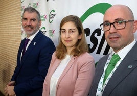 José María Guerro (derecha), con el presidente regional de CSIF, Benjamín Castro, y la secretaria nacional de Igualdad, Eva Fernández.