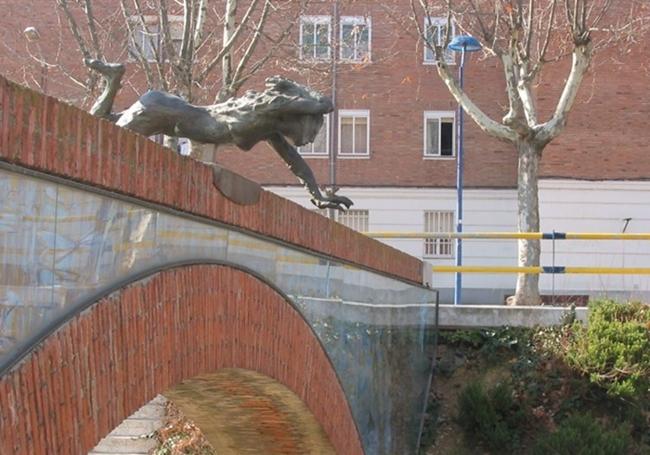 Acueducto con la Ninfa realizada por Pablo Ransa y robada en 2006.