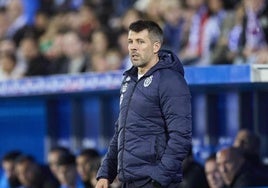 Paulo Pezzolano, durante el último partido del Real Valladolid ante el Alavés en Mendizorroza