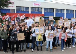 Concentración de protesta de los trabajadores de Bimbo hace una semana ante la planta hace unos días.