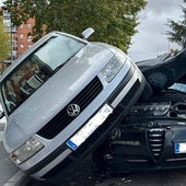 Embiste a un coche aparcado en un espectacular accidente en Salamanca