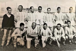 Equipo de Prensa y Radio, que se enfrentó al de veteranos del Rel Valladolid. De pie: Fernando de la Torre, Primi Carvajal, Juan Pascual, Riverita, David Alonso, José Miguel Ortega y Ángel M. de Pablos. Agachados: Javier González, Santiago Gallego, Paco Fadón, Julio Mozo y Alberto Cacho.