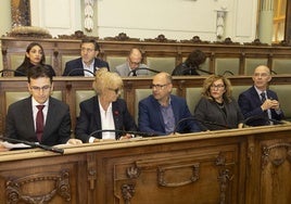 La bancada socialista, durante el Pleno extraordinario por el derrumbe de la cúpula de la iglesia de la Vera Cruz, el pasado 11 de septiembre.