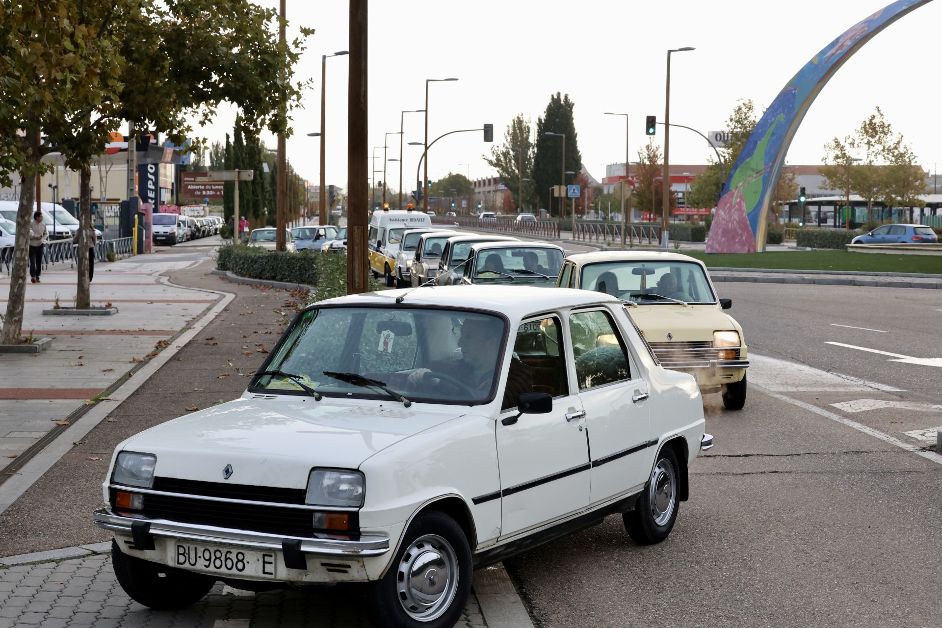 Las imágenes de la concentración por el 50 aniversario del Renault Siete