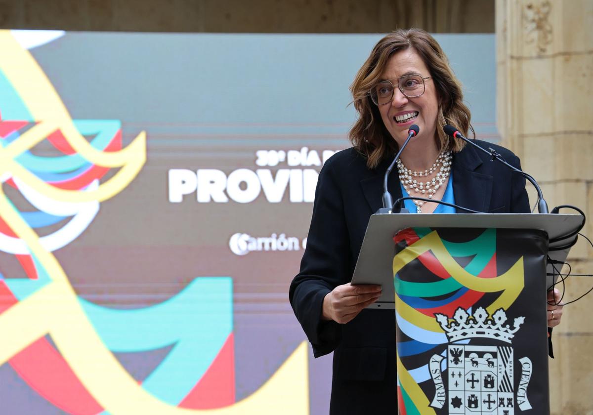 La presidenta de la Diputación, Ángeles Armisén, en su intervención en el Día de la Provincia en Carrión de los Condes.