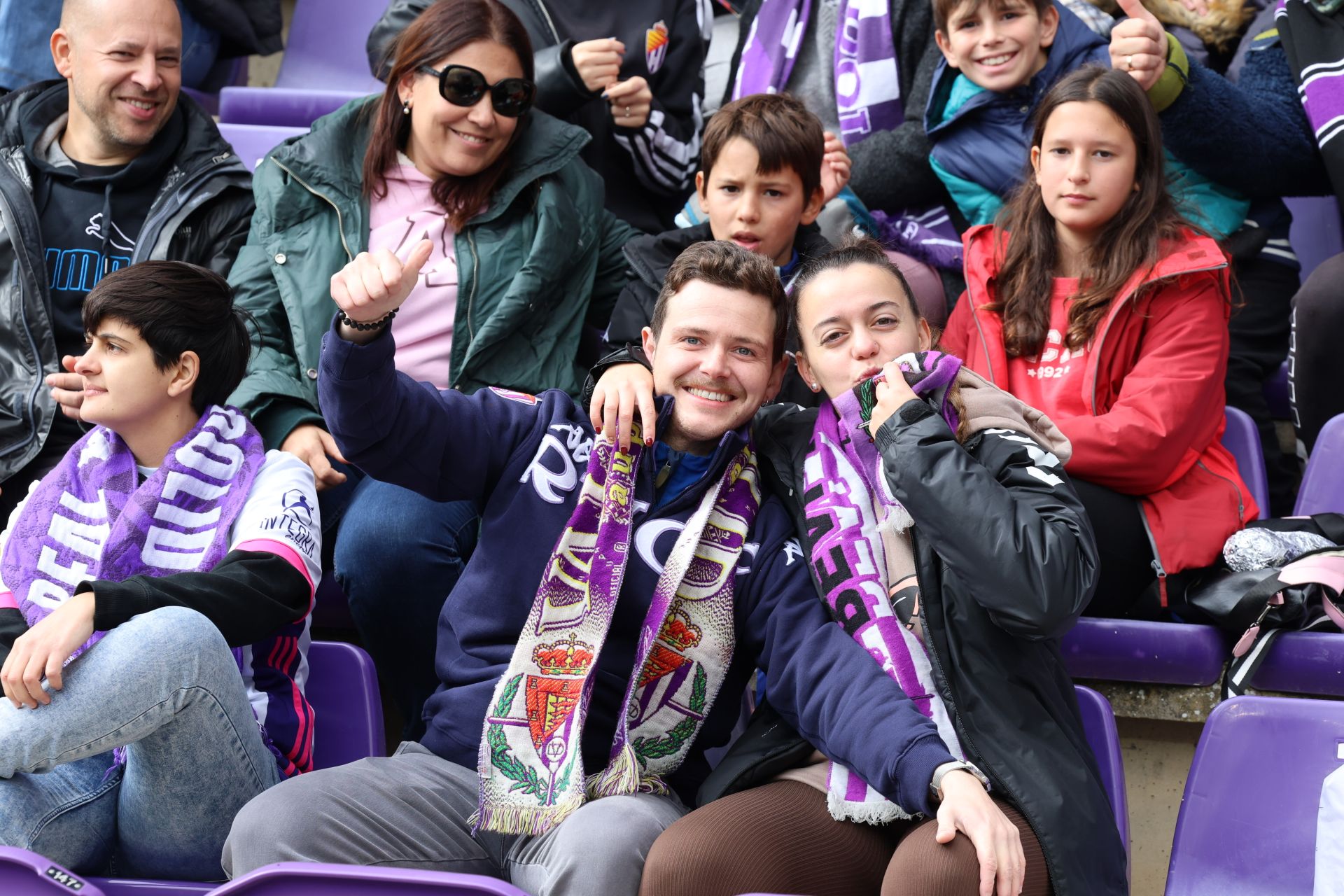 Búscate en la grada del estadio José Zorrilla (1/4)